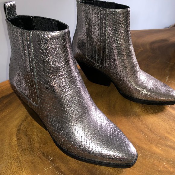 SOLD♥ NWT MICHAEL KORS Silver Booties Size 5.5 - Picture 2 of 8